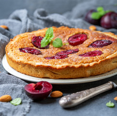 Delicious pie with plums and almond cream.