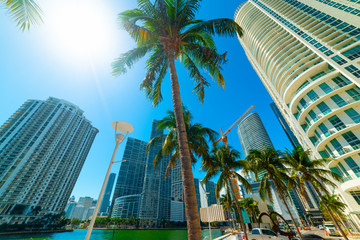 Naklejka premium Sun shining over Miami riverwalk