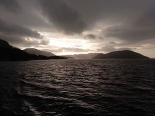 Dämmerung am Fjord