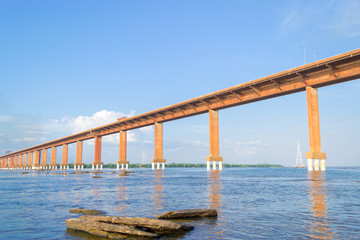 Ponte rodoferrovi&aacute;ria  