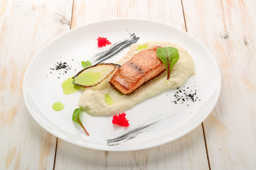 salmon steak with mashed potatoes with vegetables