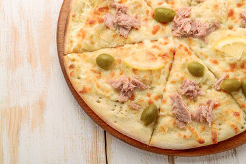 Pizza with Mozzarella, Tuna, Onions and Olives