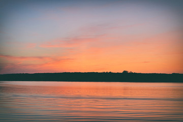 Sunset on the lake. - obrazy, fototapety, plakaty
