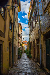 Fototapeta premium Narrow street in old town with small houses in centre, Porto