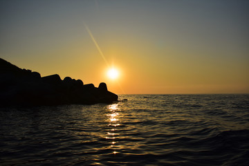 Lo spettacolare tramonto estivo al porto di Palinuro