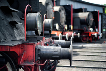 Fototapeta premium alte Dampflokomotive in einem Bahnhof