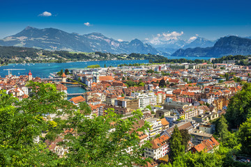 Fototapeta premium Historic city center of Lucerne with famous Chapel Bridge and lake Lucerne, Switzerland