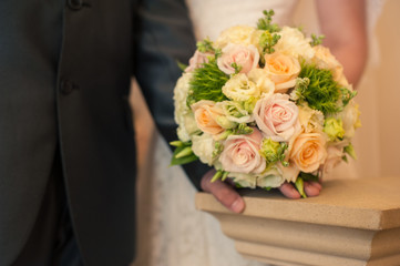 Obraz na płótnie Canvas White and green wedding bouquet 