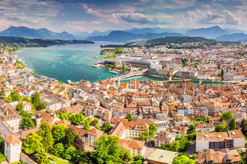 Fototapeta premium Historic city center of Lucerne with famous Chapel Bridge and lake Lucerne, Switzerland