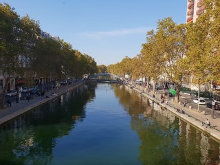 Fototapeta na wymiar Canal in Paris in France