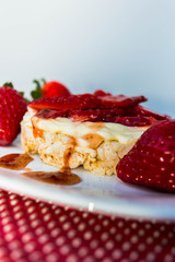 Rice biscuit with cream and strawberries.