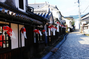 山口県　柳井　川と白壁のある景色