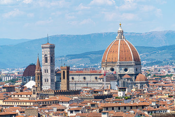 Fototapeta na wymiar Vue sur les monuments de Florence
