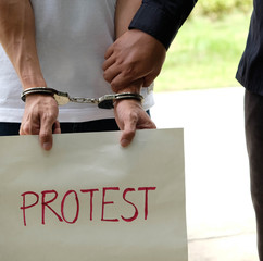 Police control violence in protest, arrest and suppress violence Handcuffing the accused Promoter.