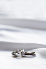 Obraz na płótnie Canvas Couple wedding ring on fabric background