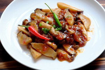 king oyster mushroom cook with tomato sauce on white plate
