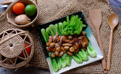 vegetarian dish for vegans, bok choy sauce with mushrooms