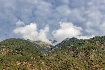 Fototapeta na wymiar Gfallwand, Berg im Morgennebel, Gipfel in den WolkenSüdtirol, Alpen, Italien