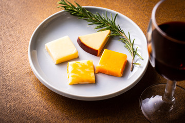 Obraz na płótnie Canvas 赤ワインとチーズ