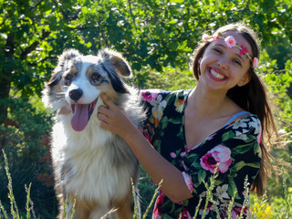 femme et son chien