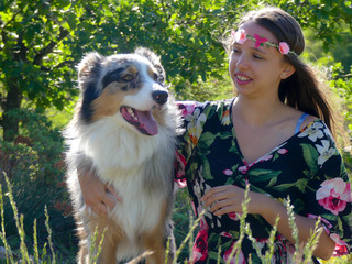 femme et son chien