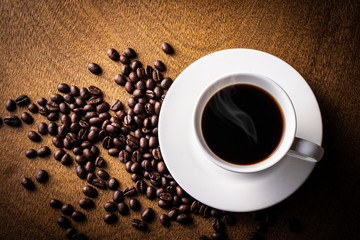 ホットコーヒーとコーヒー豆