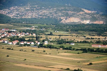 Obraz premium Macédoine du Nord : Vues aériennes de la campagne entre Ohrid et Struga depuis une montgolfière