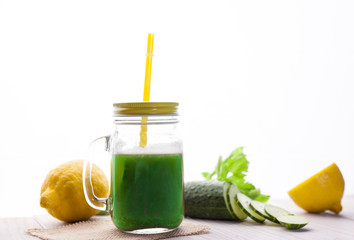 Jugo de apio con pepino, dieta Detox