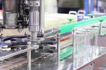 Aluminum lid packing machine for plastic can