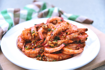 Shrimps fried with chilies and salt
