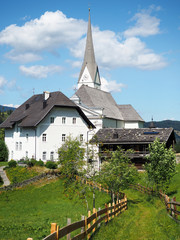 Fototapeta na wymiar Af dem Pfad zur Kirche von Embach.