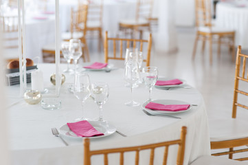 Fototapeta na wymiar restaurant wedding table with glasses