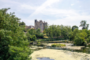 Montreuil-Bellay. Le château et rivière le Thouet. Maine-et-Loire. Pays de Loire	
