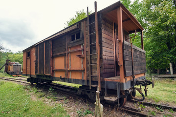 Fototapeta na wymiar Old abandoned wooden carriage