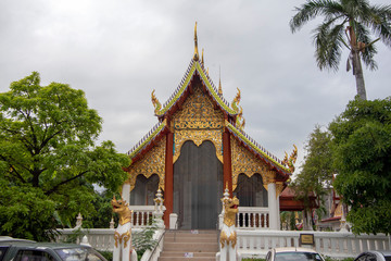 Fototapeta premium Temple guardians and hall, Wat Pan Ping, Chiang Mai, Thailand