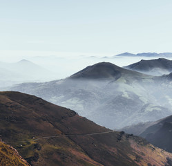 Montagne Basque sous les nuages en France Aquitaine