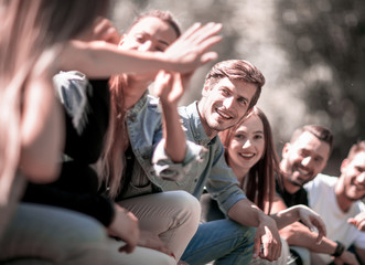 Obraz premium good friends giving each other a high five