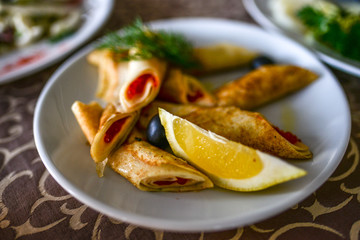 fried fish with lemon and vegetables