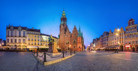 Fototapeta na wymiar Panoramic view of Rynek square in Wroclaw, Poland with gothic Town Hall and monument at dusk