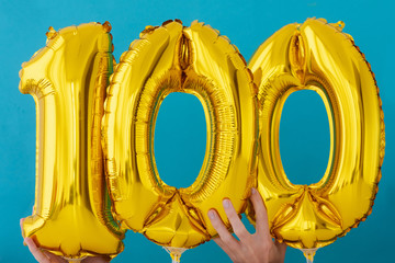 Gold foil number 100 celebration balloon
