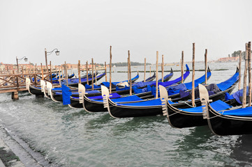 Gondeln am Markusplatz, hinten San Giorgio, Venedig, Venetien, Italien, Europa