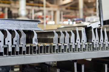Metal replacement tool for bending press