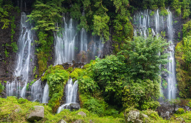 Obraz premium Mt. Fuji City Shiraito Falls latem