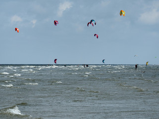 Kitesurfen am Strand von St. Peter-Ording