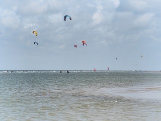 Kitesurfen am Strand von St. Peter-Ording