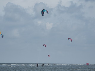 Kitesurfen am Strand von St. Peter-Ording