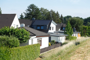 Weisse Wohnhäuser, Einfamilienhäuser, Wohngebäude, Bremen, Deutschland