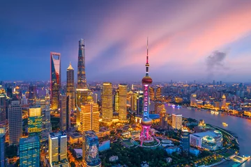 Türaufkleber Lavendel Luftaufnahme der Skyline von Shanghai bei Nacht, China.