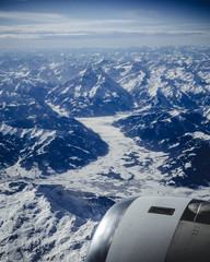 Aussicht aus dem Flugzeug über die Alpen