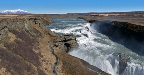 Fototapeta na wymiar Rivières, torrents, cascades et chutes d'eau en Islande
